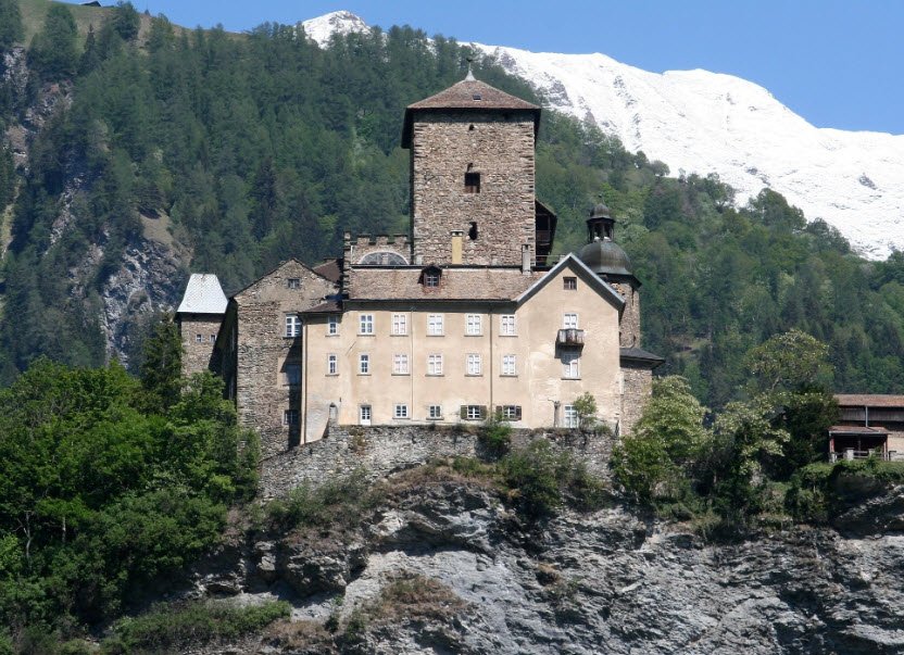 Neu-Süns Castle, Domleschg, Switzerland, Switzerland